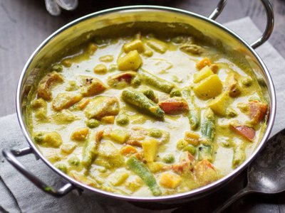 VEGETABLE KORMA (gluten-free, contains nuts)